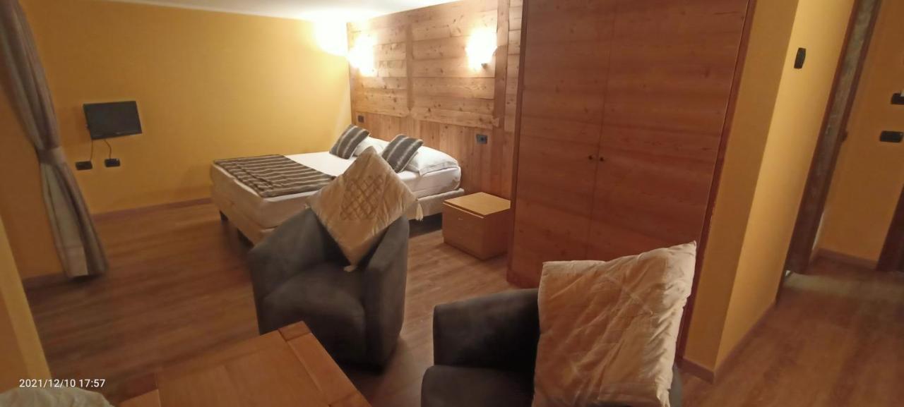 Chalet Alpina Hotel & Apartments La Thuile Eksteriør billede