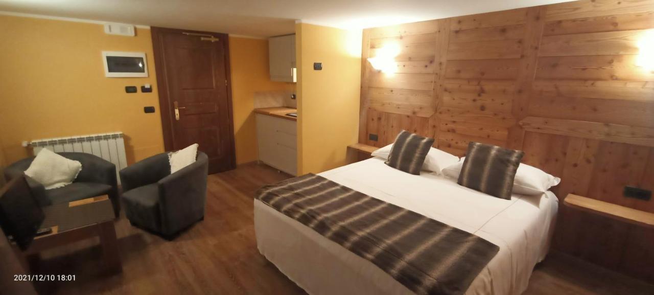 Chalet Alpina Hotel & Apartments La Thuile Eksteriør billede