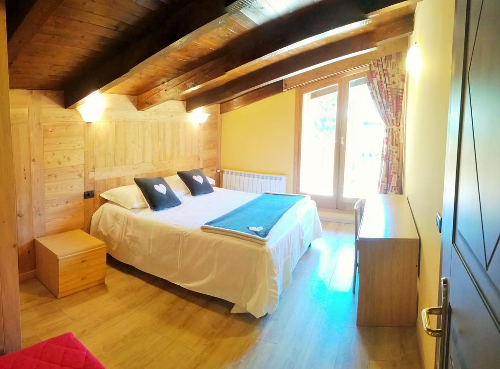 Chalet Alpina Hotel & Apartments La Thuile Eksteriør billede