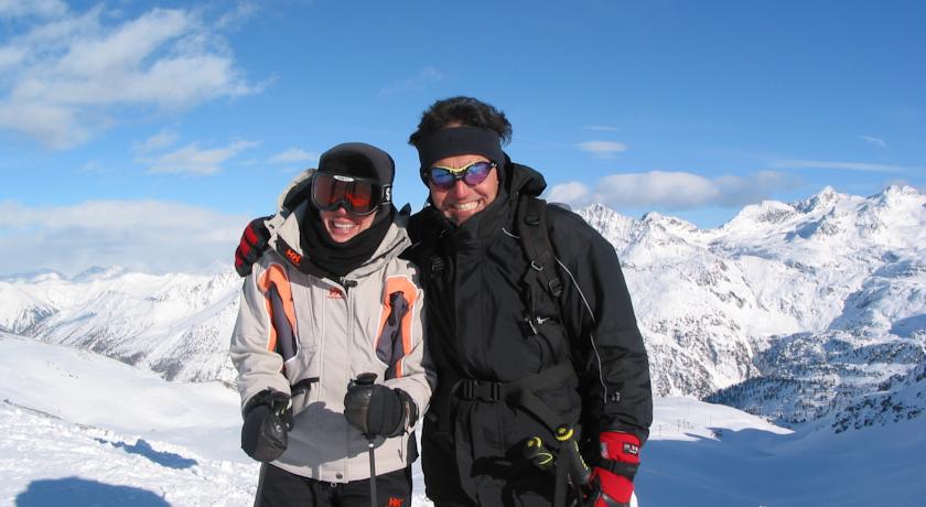 Chalet Alpina Hotel & Apartments La Thuile Eksteriør billede