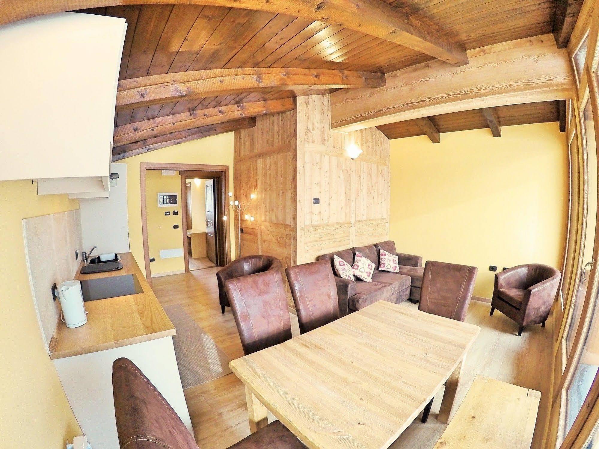 Chalet Alpina Hotel & Apartments La Thuile Eksteriør billede