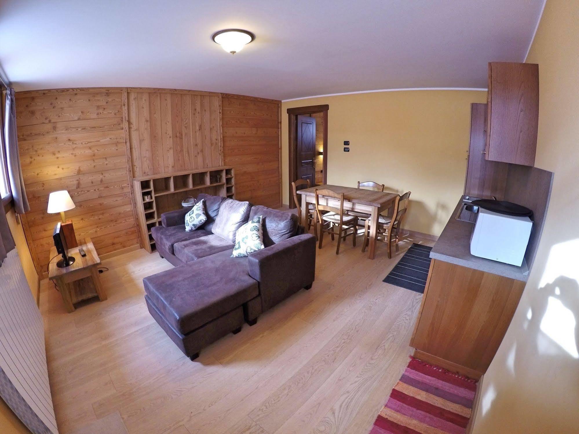 Chalet Alpina Hotel & Apartments La Thuile Eksteriør billede