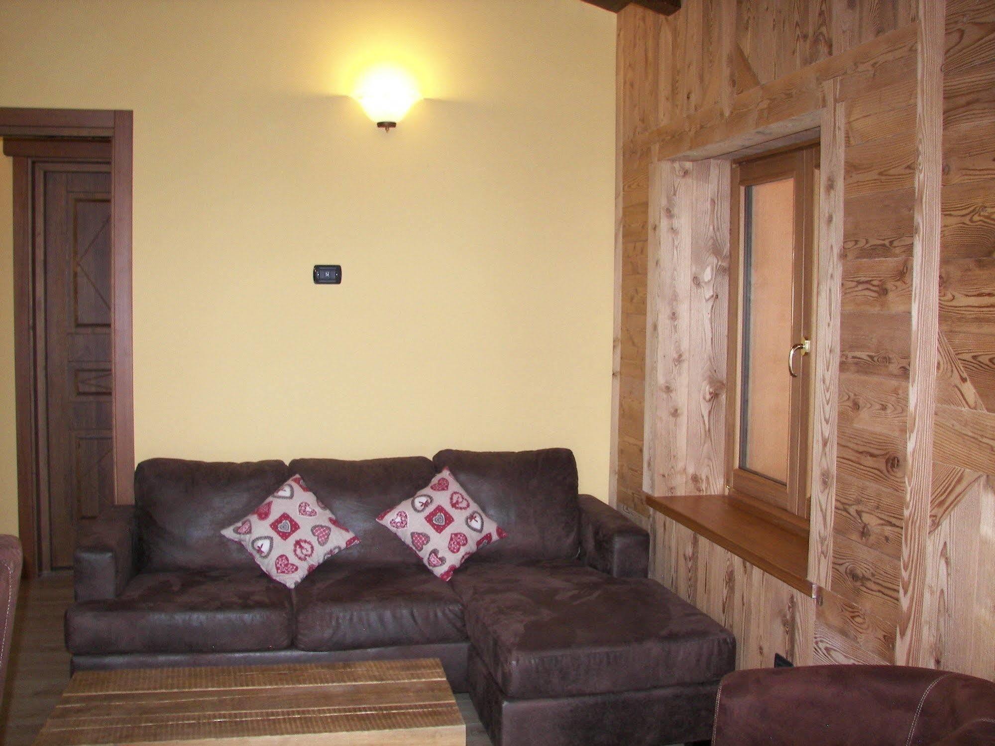 Chalet Alpina Hotel & Apartments La Thuile Eksteriør billede