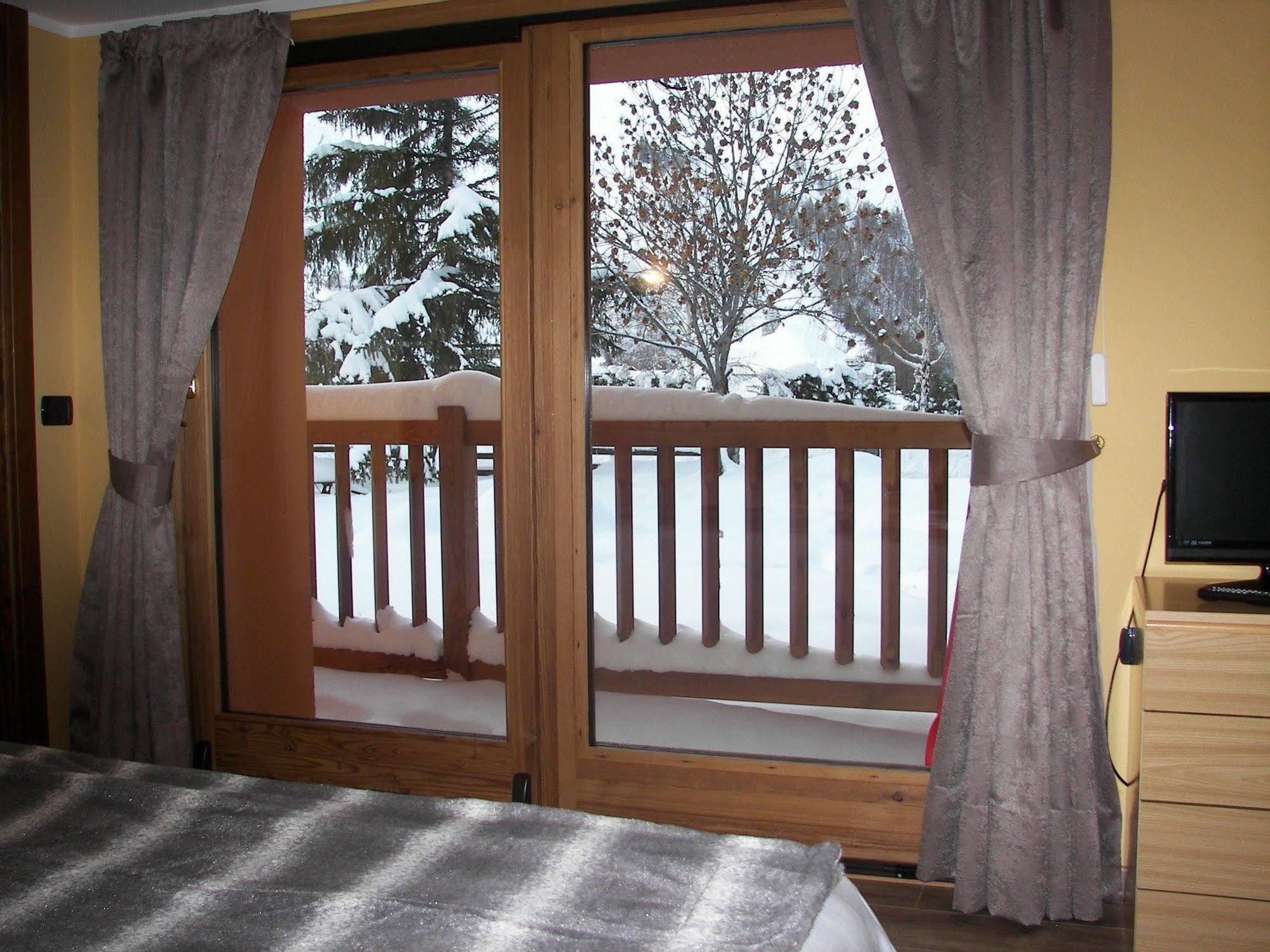 Chalet Alpina Hotel & Apartments La Thuile Eksteriør billede